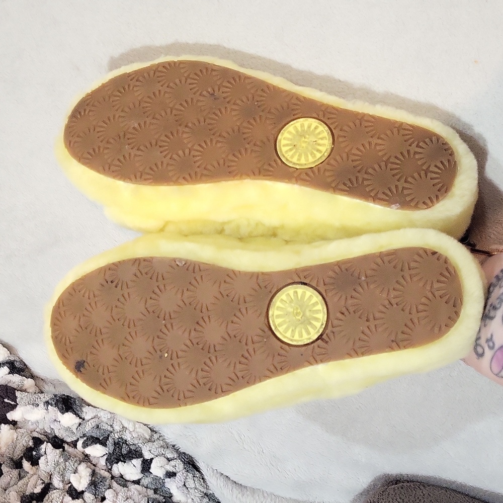 UGG Fluff Yeah Slide Neon Sandal - Picture 10 of 15